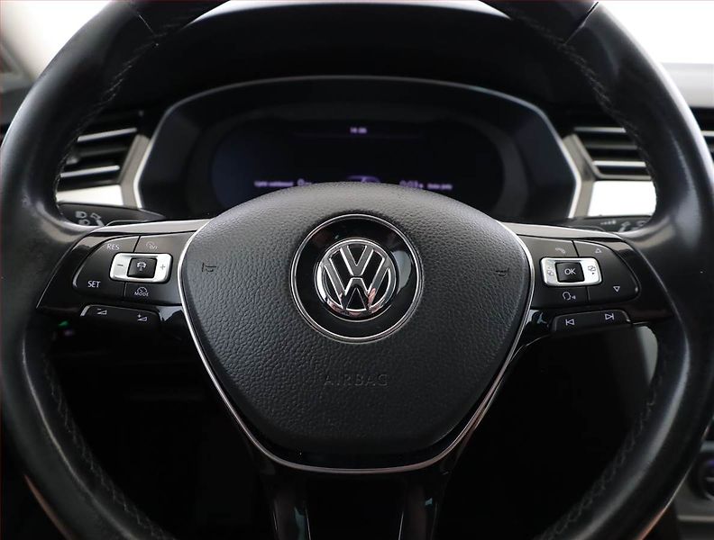 Volkswagen Passat (2015) Comfortline 2.0 TDI, Automat - fotka 8 z 17