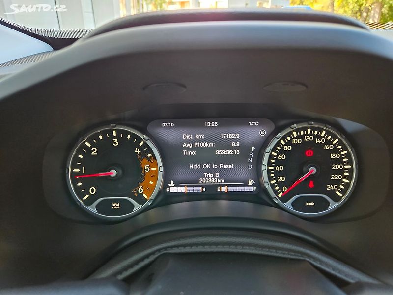 Jeep Renegade (2015) 2.0 CRD 4x4 Limited Aut Pano - fotka 33 z 43