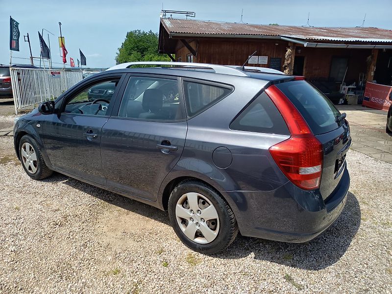 Kia Ceed (2010) 1.4SW - fotka 23 z 37