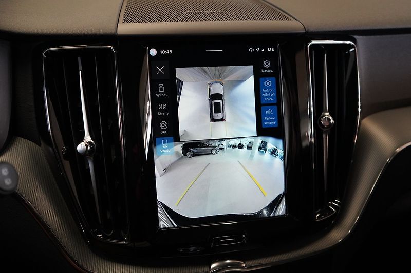 Volvo XC60 B5 Plus Black Edition, 360° - fotka 24 z 44