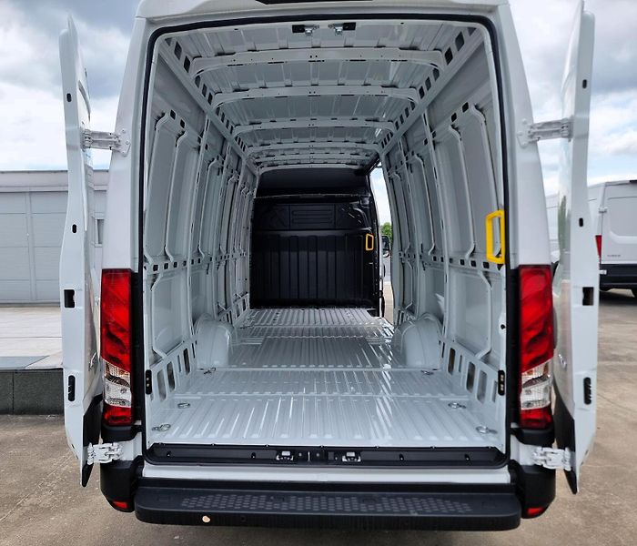 Iveco Daily (2026) 35S16/2,3L automat/2 x sedadlo - fotka 4 z 10