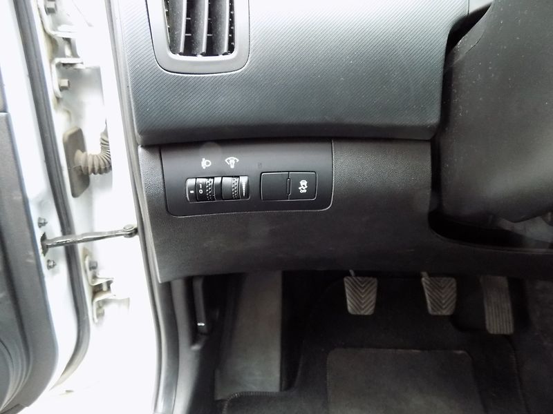 Kia Ceed (2012) 1.6GDi/2.Maj.ČR/Klimatizace/ - fotka 23 z 34