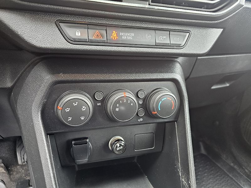Dacia Logan (2022) 1.0i - fotka 14 z 18