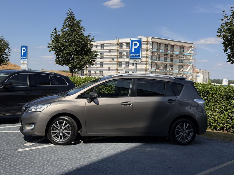Toyota Verso (2017) 1.8 Valvematic 108 kW / tažné  - fotka 2 z 21