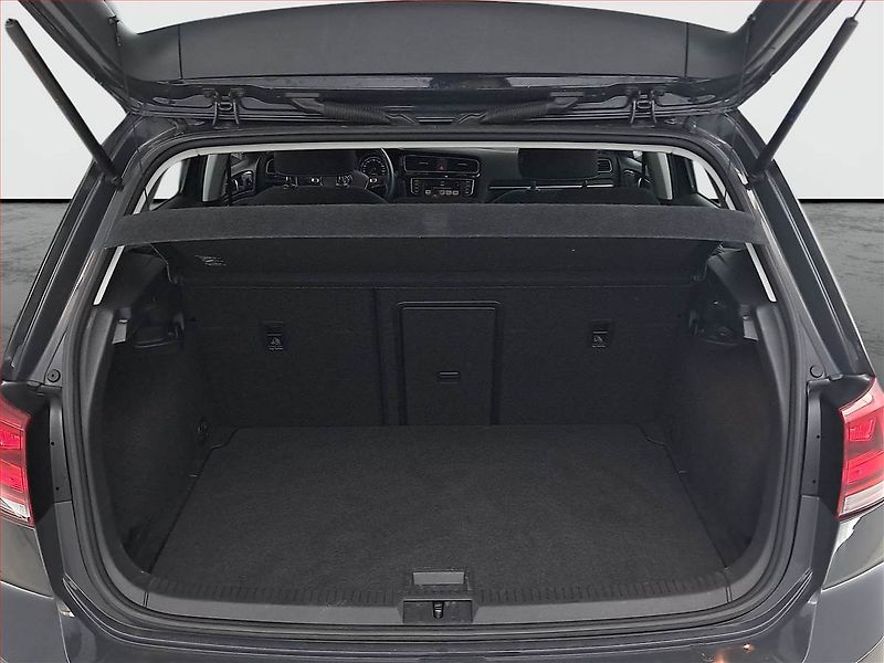 Volkswagen Golf (2017) 1.4 TSI, Tempomat - fotka 13 z 18