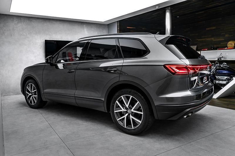Volkswagen Touareg V6 3,0TDI Vzduch LED Tažné - fotka 7 z 18