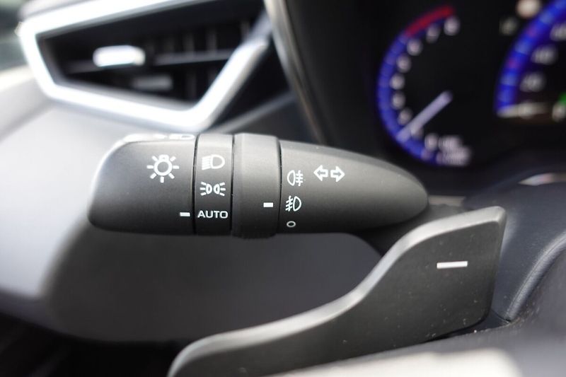 Toyota Corolla 2.0 HEV Comfort Style Tech TS - fotka 25 z 31