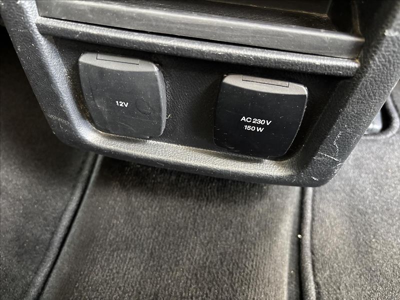 Ford S-MAX 2,0 EcoBlue 132kW Titanium 4X4 - fotka 20 z 39