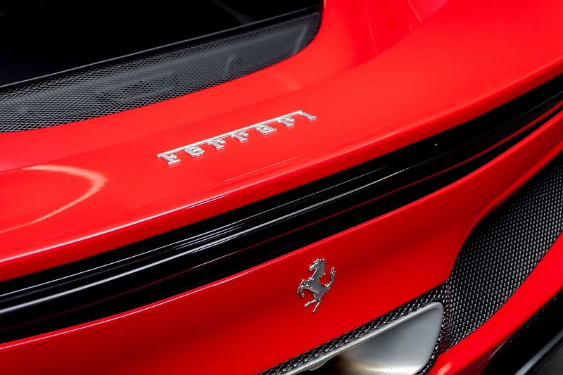Ferrari 296 GTB Carplay/Lift/Carbon/Racing Sea - fotka 22 z 23