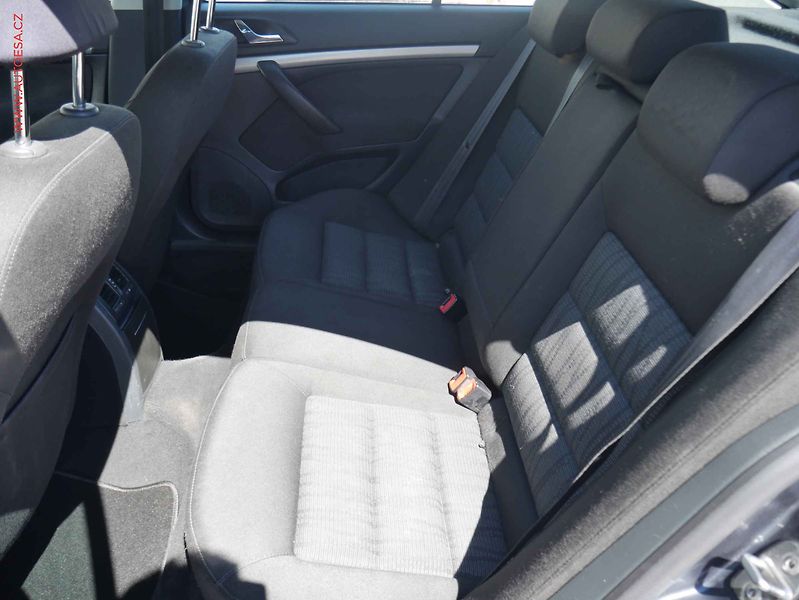 Škoda Octavia (2011) 1.6 TDi, ČR, Elegance, STK4 - fotka 10 z 15
