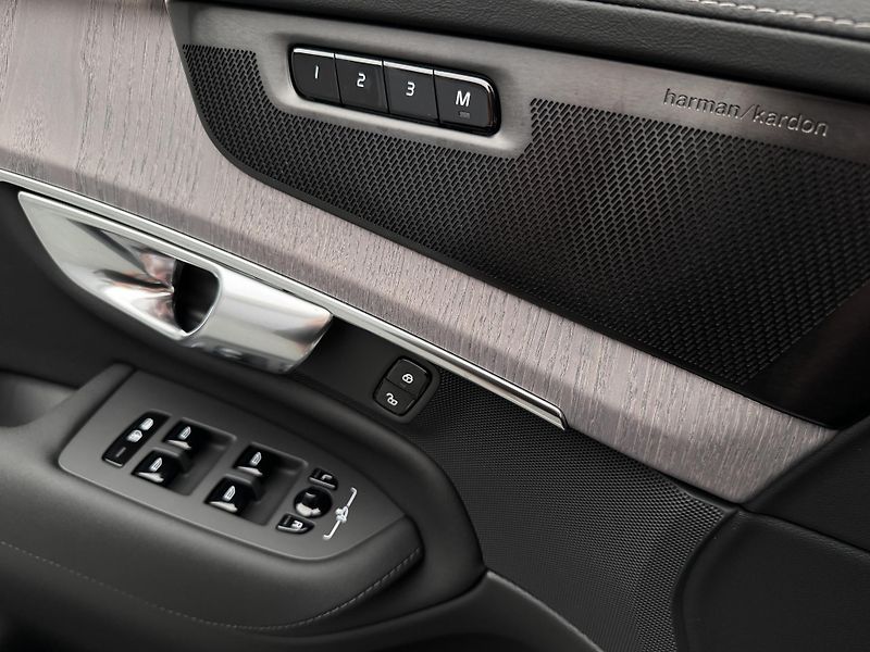Volvo XC90 (2026) T8 AWD RECHARGE DARK PLUS 7m - fotka 23 z 29