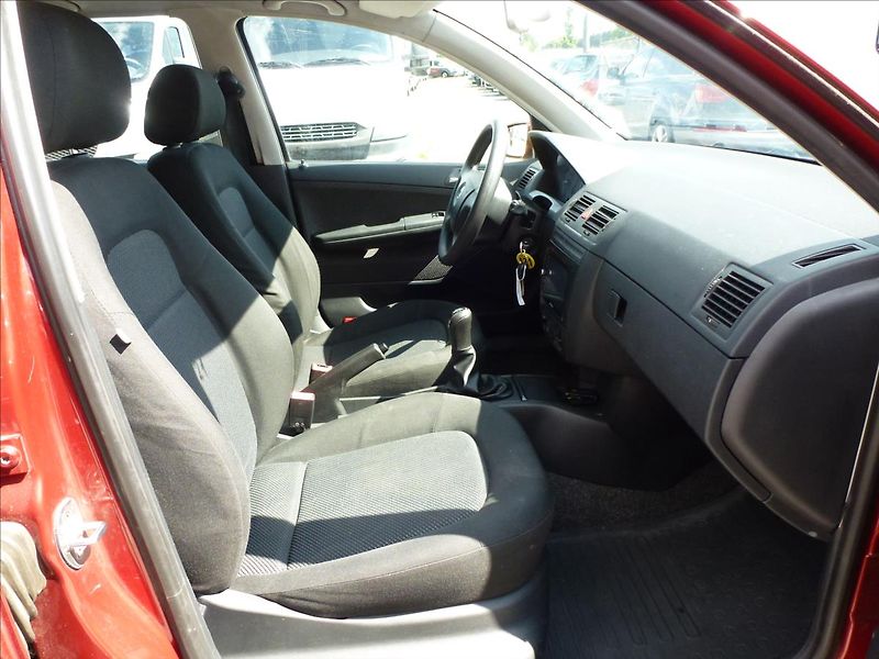 Škoda Fabia 1,4 16V Parkovací kamera - fotka 29 z 47
