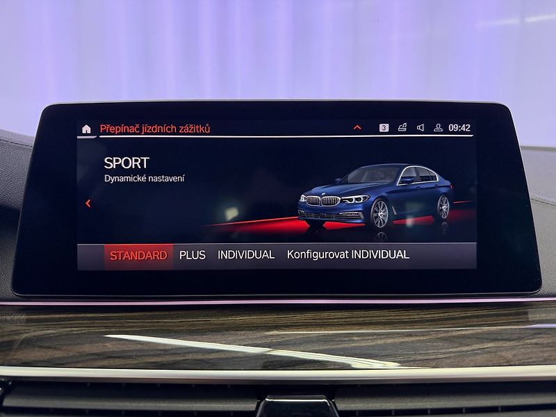 BMW Řada 5 540i 250KW, LUXURY LINE, VENTI - fotka 17 z 28
