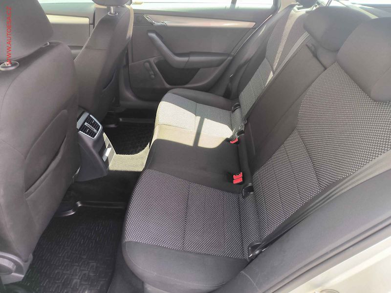 Škoda Octavia (2017) 1.6 TDi, ČR, DSG - fotka 10 z 17