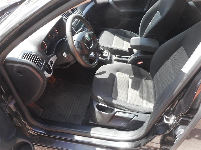 Škoda Octavia 1,6 TDi - fotka 15 z 32