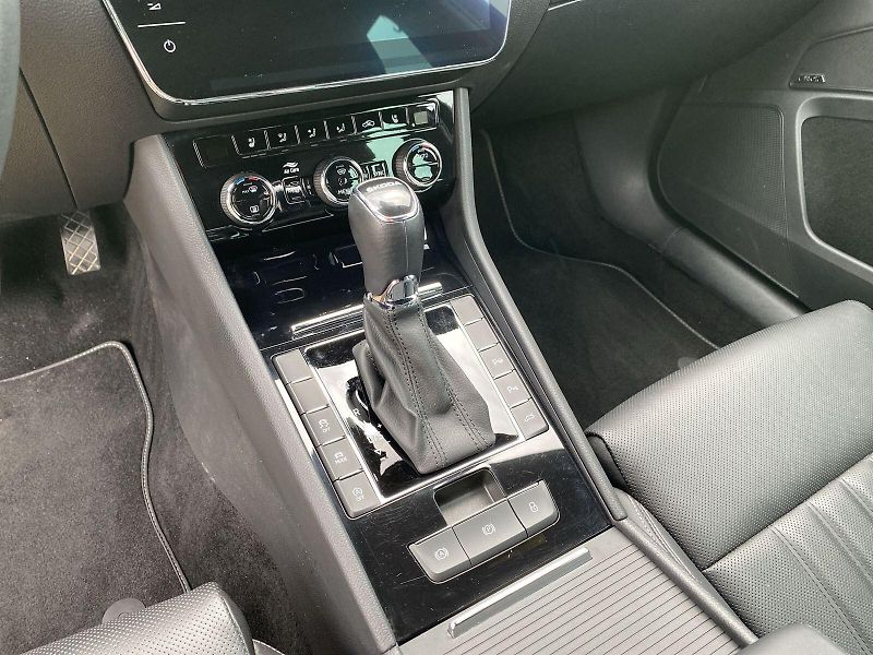 Škoda Superb (2023) Combi 2.0 TDI DSG L&K - fotka 18 z 35
