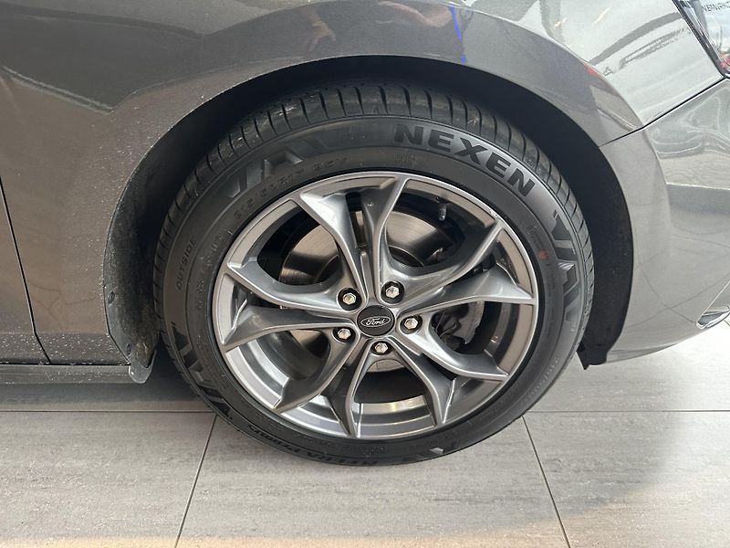 Ford Focus ST-Line 1.5 EcoBoost 150k aut  - fotka 8 z 30