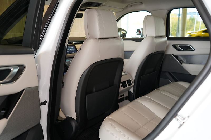 Land Rover Range Rover Velar R-Dynamic HSE, Masáž, Vzduch - fotka 42 z 46