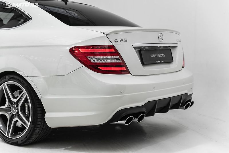 Mercedes-Benz Třídy C 63AMG Coupe*krásný stav*Servis - fotka 27 z 50