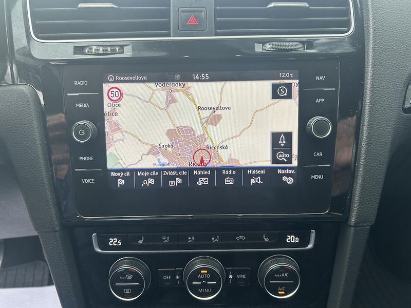 Volkswagen Golf Variant 2,0TDi Highline NAVI LEDMATRIX - fotka 54 z 69