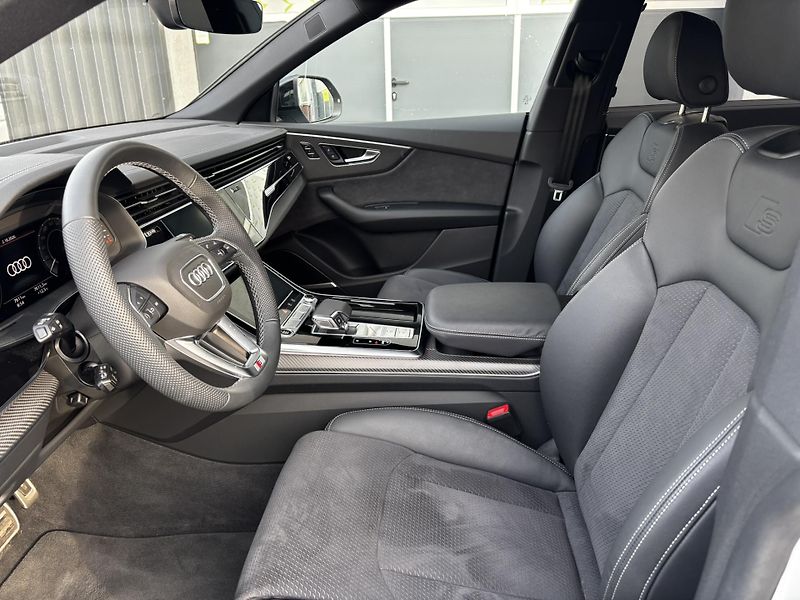 Audi Q8 (2025) 3.0 TFSI Plug In (360 kW) - fotka 10 z 12