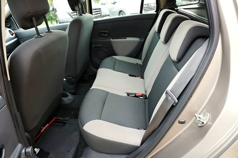 Renault Clio (2009) 1,2 16V 55 kW - fotka 20 z 33