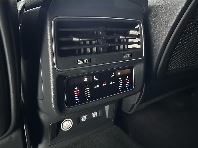 Audi Q7 3,0   50 TDI,QUATTRO,S-LINE - fotka 29 z 37