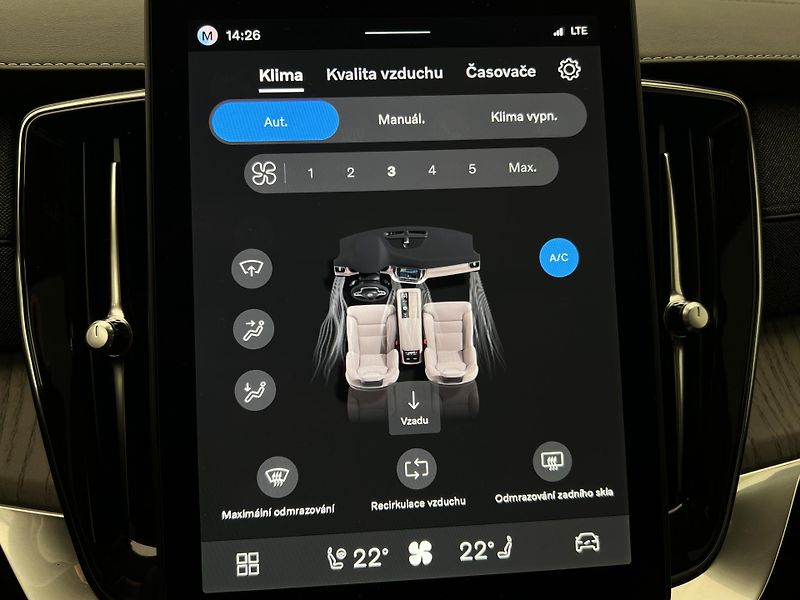 Volvo XC90 T8 AWD RECHARGE ULTRA BRIGHT - fotka 35 z 51