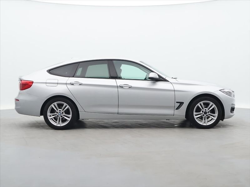 BMW Řada 3 2,0 320d 140kW xDrive CZ Sport - fotka 8 z 37