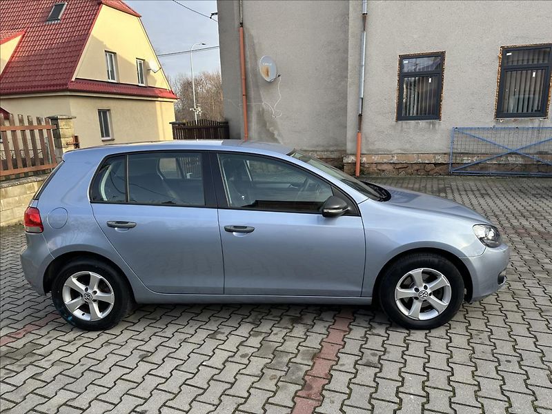 Volkswagen Golf 1,6 MPI bez koroze - fotka 2 z 21
