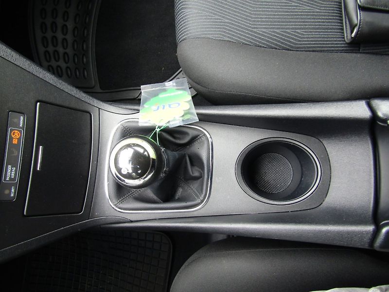 Toyota Avensis (2010) 1.6 16V  97kW  ZIMNÍ PNEU - fotka 35 z 37