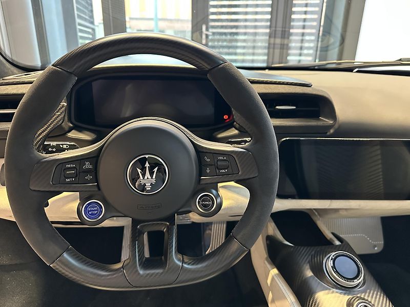 Maserati MC20 (2023) Cielo 630HP  - fotka 15 z 29