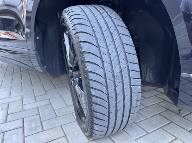 Škoda Karoq 1,5 TSI DSG SPORTLINE DPH ČR - fotka 46 z 50