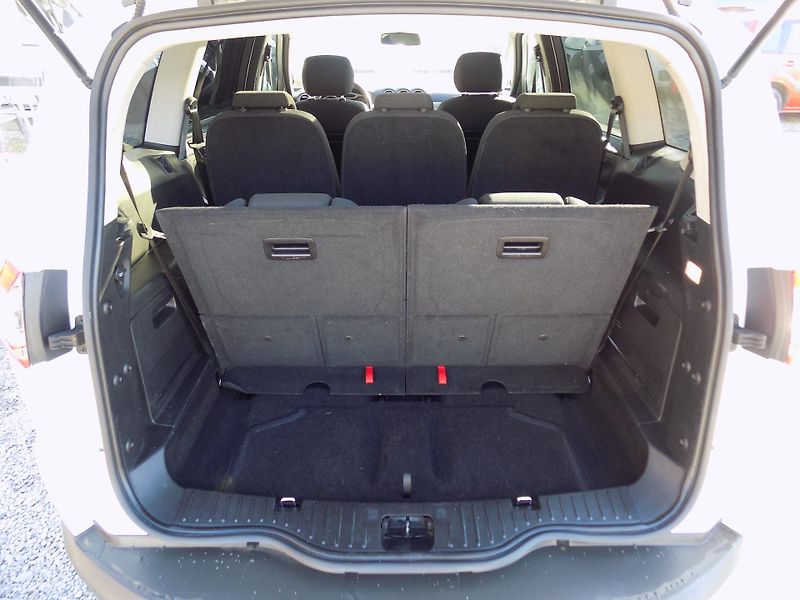 Ford S-MAX 2,0  TDCI 103KW TITAN FACELIFT - fotka 24 z 47
