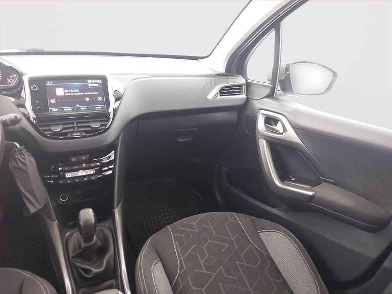 Peugeot 2008 (2017) 1.2 PureTech, ČR,1.maj - fotka 8 z 17