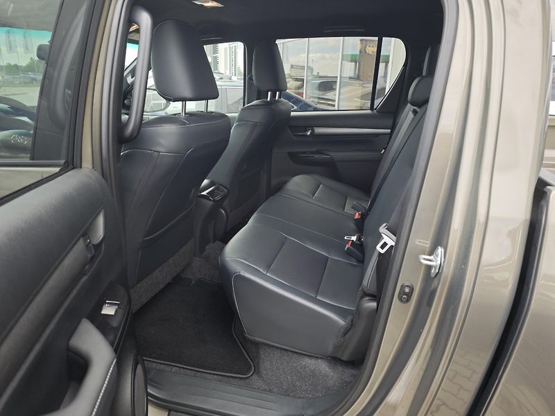 Toyota Hilux (2025) 2.8 D (204 k), 4x4 Invincible - fotka 8 z 18