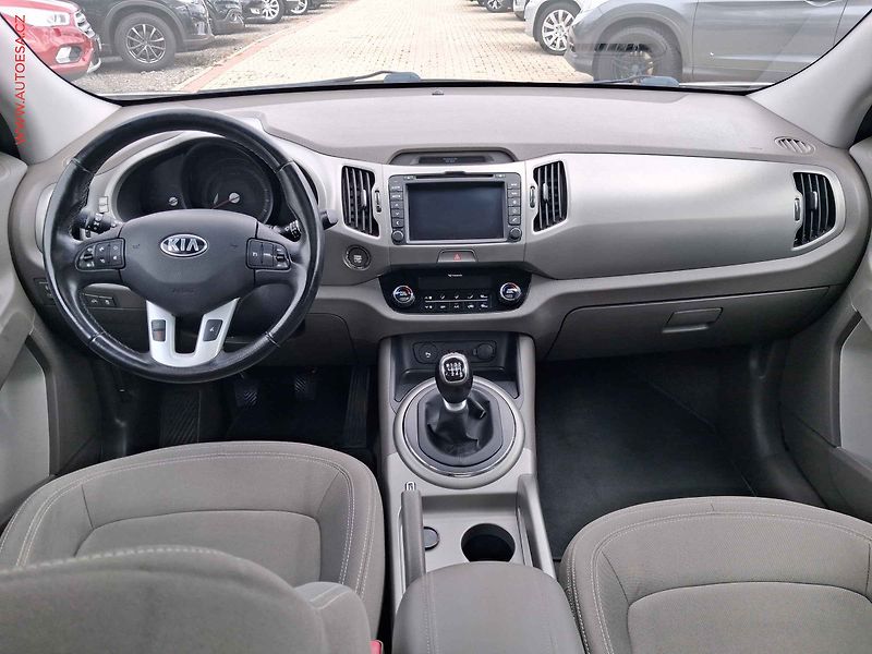 Kia Sportage (2013) 1.6 GDi, Active, navi - fotka 8 z 17