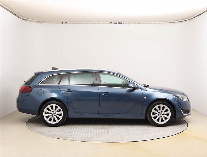 Opel Insignia (2015) 2.0 CDTI, Automat, Navi - fotka 6 z 26
