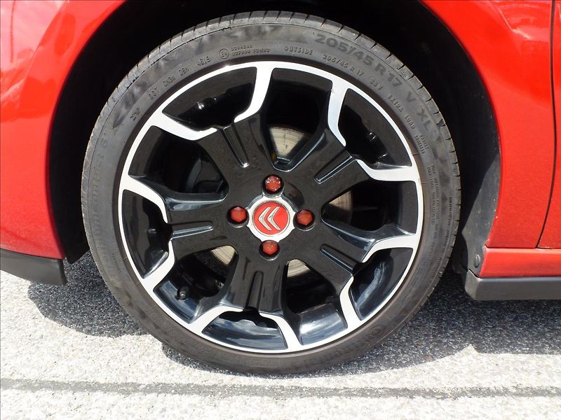 Citroën DS3 1,6 16V VTi THP SportChic - fotka 39 z 46