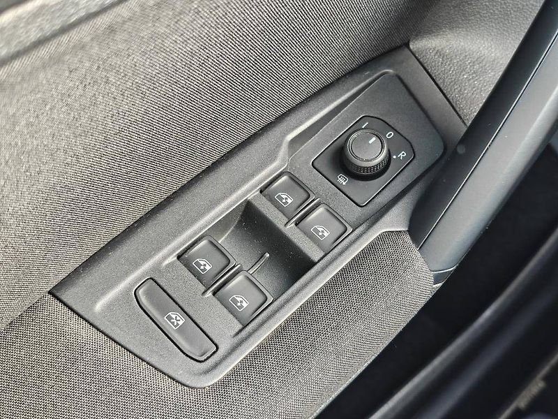 Volkswagen Tiguan Trendline 6G 2,0TDI - fotka 17 z 22