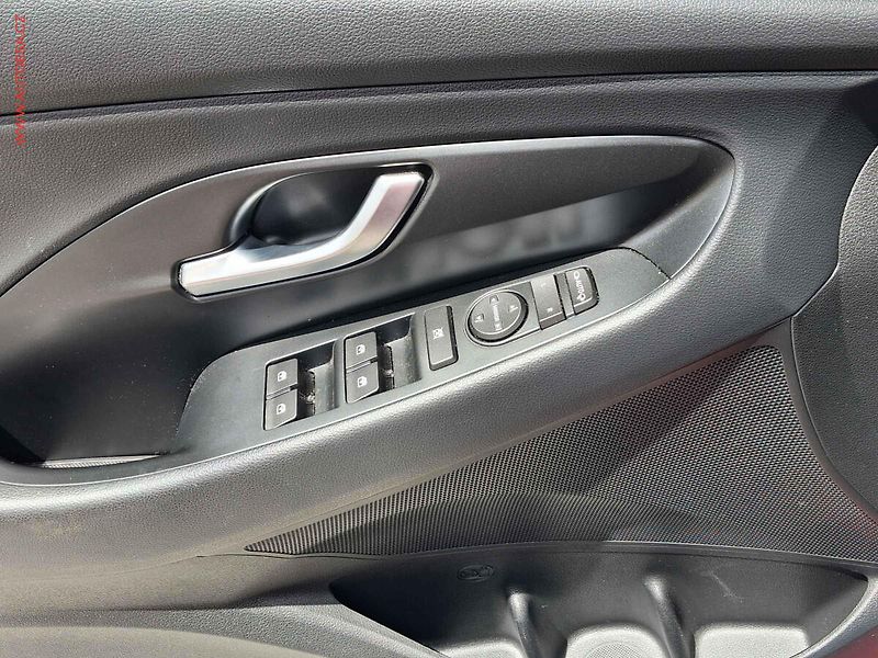 Hyundai i30 (2020) 1.5 T-GDi, 1.maj,ČR, AC, TZ - fotka 11 z 24