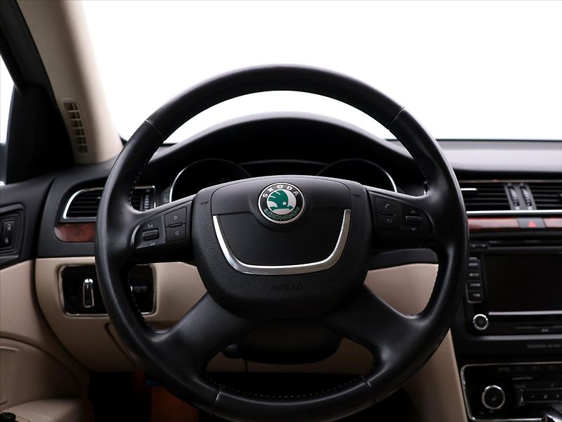 Škoda Superb 2,0 TDI 4x4 DSG Exclusive Kůže - fotka 18 z 34