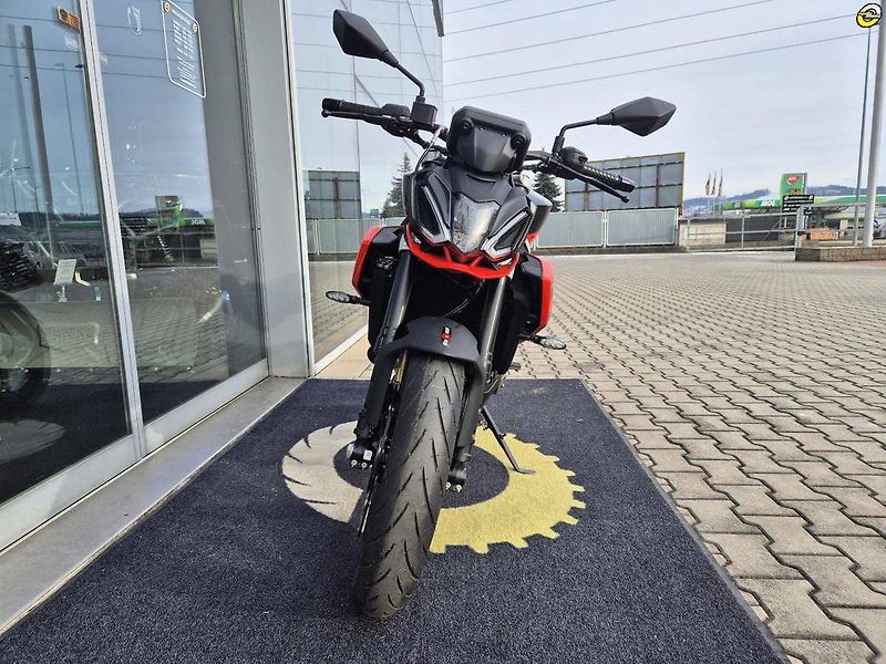 Aprilia (2026) Tuono 457 E5+ - fotka 30 z 38