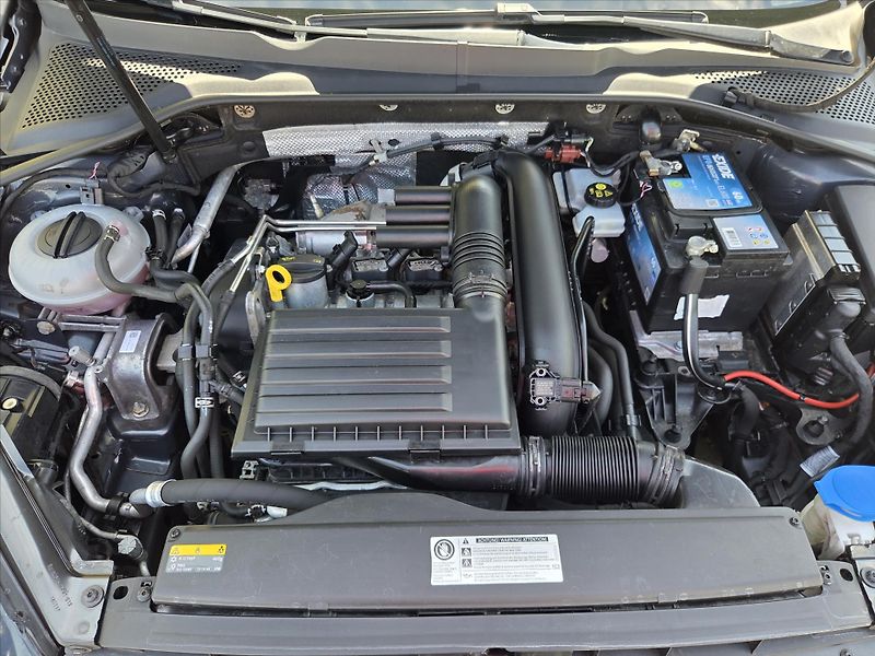 Volkswagen Golf 1,2 TSi Allstar Edition Comfor - fotka 18 z 21