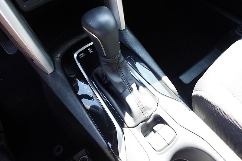 Toyota Corolla Cross 2,0 HEV Comfort FWD - fotka 20 z 28
