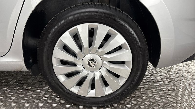 Škoda Scala 1.0 TSI Style - fotka 19 z 26