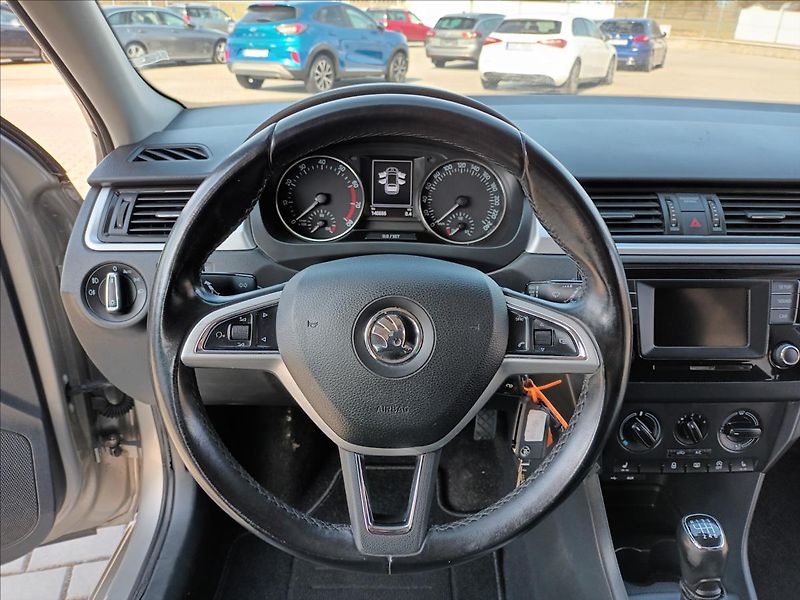 Škoda Rapid 1,2 TSI,81KW,KLIMA,PARKING, - fotka 12 z 39