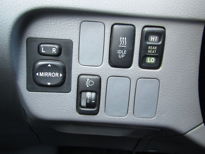Toyota Avensis Verso (2003) 2.0 D-4D 85kW BEZ KOROZE A DPF - fotka 28 z 30