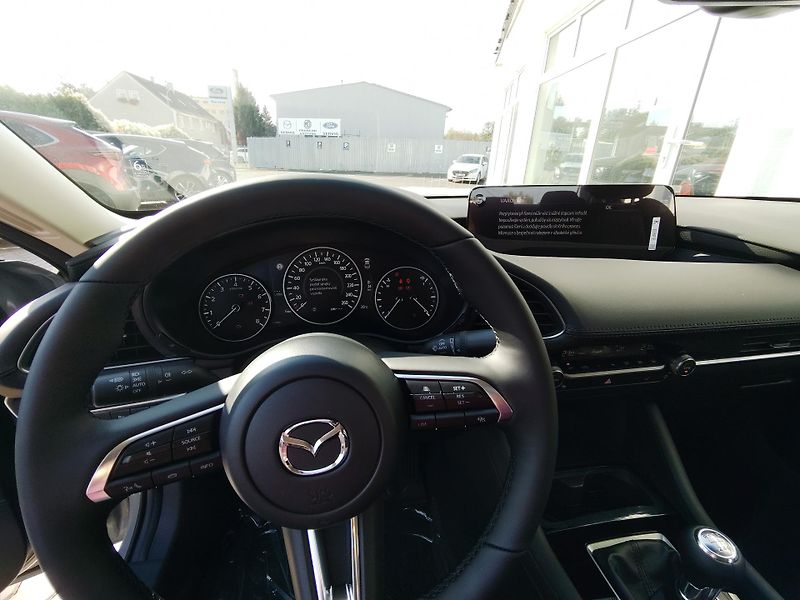 Mazda 3 (2026) SDN 2,5 MT, Centre-line, AKCE! - fotka 7 z 24