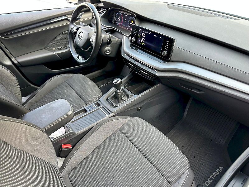 Škoda Octavia (2023) 2.0 TDI 85kW Ambition Combi - fotka 7 z 22